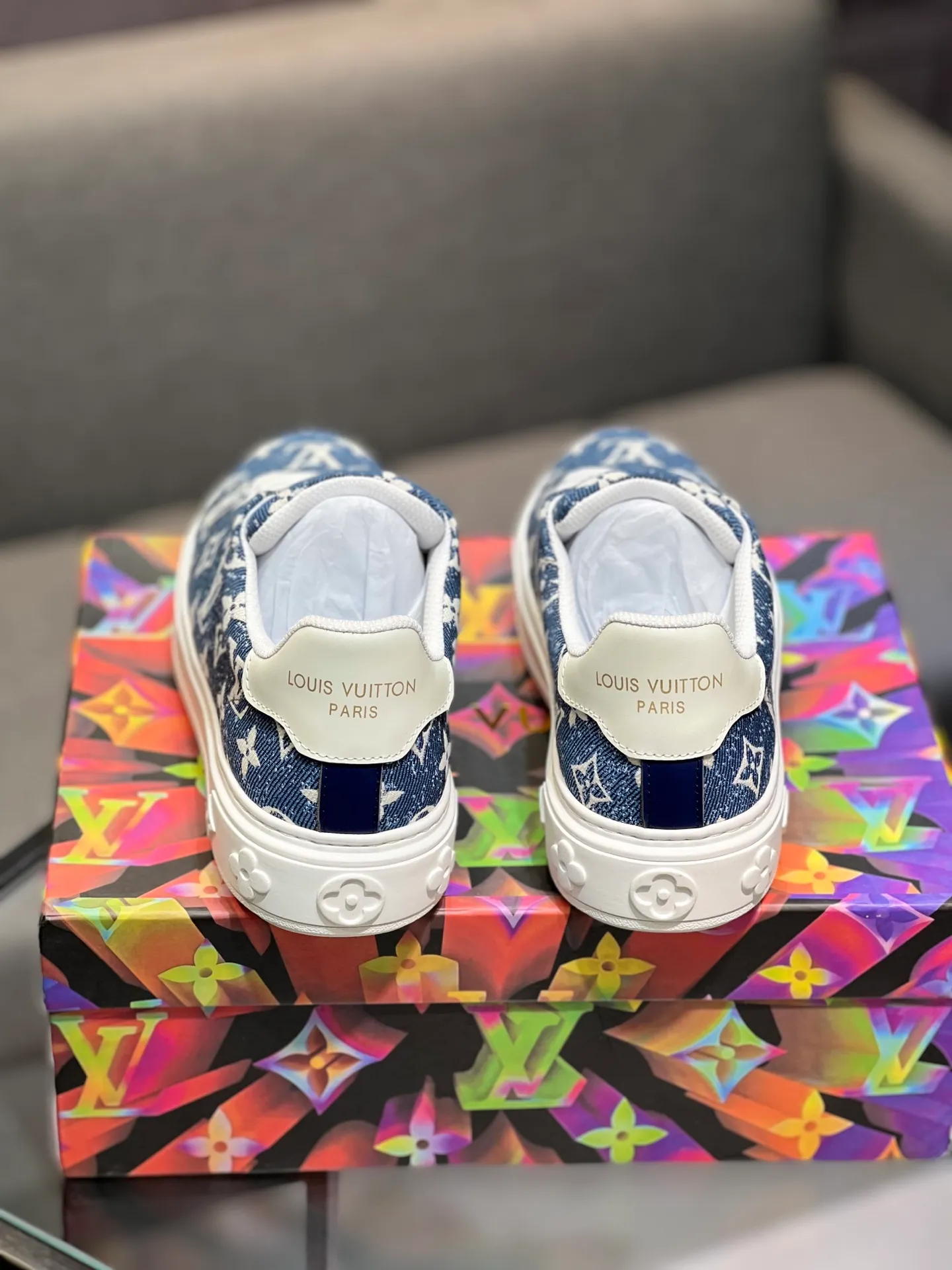 Men's Men's Shoes 💰540 LV Louis Vuitton. The latest fashionable casual shoes are popular in physical stores. The new spring and summer comfortable imported custom patent leather plus cowhide, cowhide mesh, and unique jacquard fabric element design. With sheepskin lining, Lv original base, [sun][sun] high-end packaging and high quality💪Details determine quality, welcome to compare🇮🇹Code number 38-44, 45 can be customized